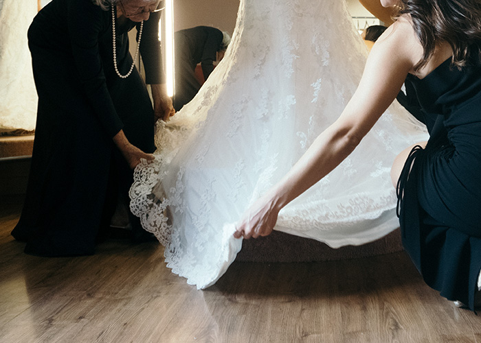 Size 30 Bride Demands To Try On A Size 14 Wedding Dress, Saleswoman Asks If She Was A Jerk To Give Her A Reality Check Size 30 Bride Demands To Try On A Size 14 Wedding Dress, Saleswoman Asks If She Was A Jerk To Give Her A Reality Check