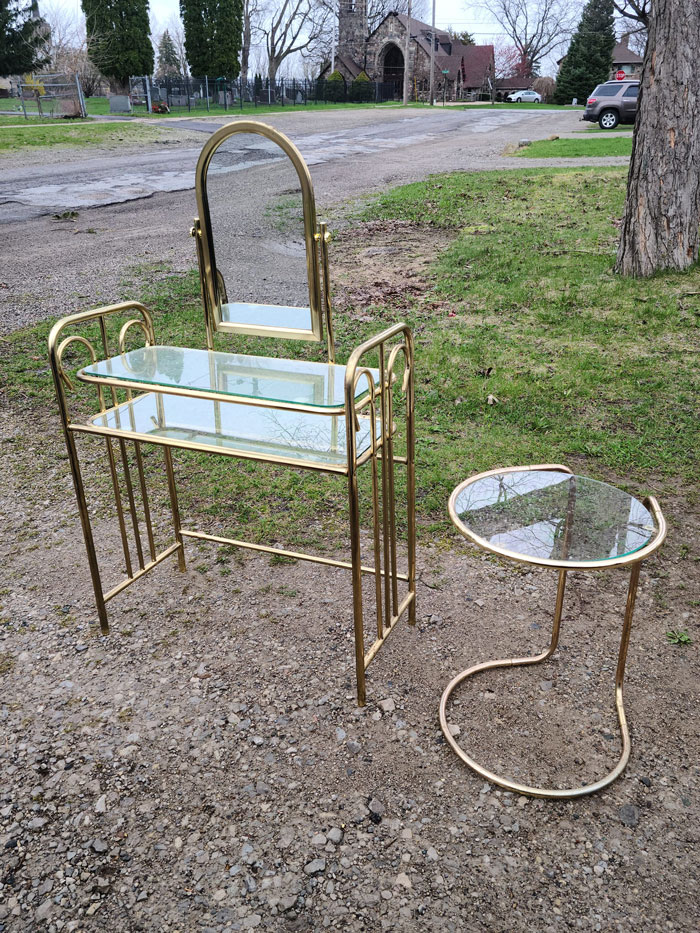 Saw This On The Curb In The Middle Of Door Dashing And I Wrapped Up The Order Real Quick To Snag This Beauty On The Way Back! Such A Treasure