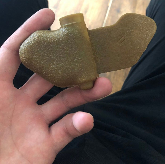 La policía nacional ucraniana publicó una imagen de este objeto de extraña textura, que califican de "peligroso para la salud e incluso para la vida"... ¿Pero qué es?