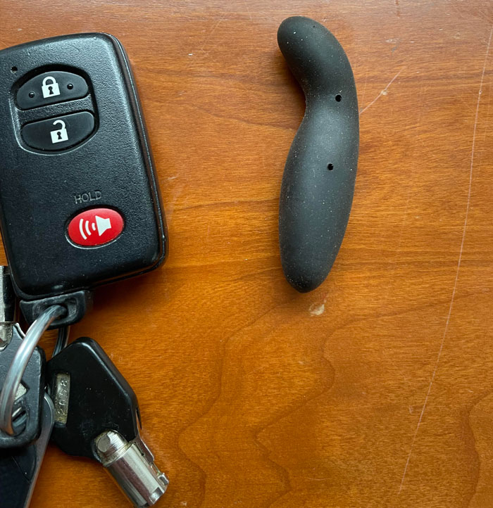 Found This Hard Plastic Item In A Kitchen Drawer. Pictured Next To A Keychain For Scale