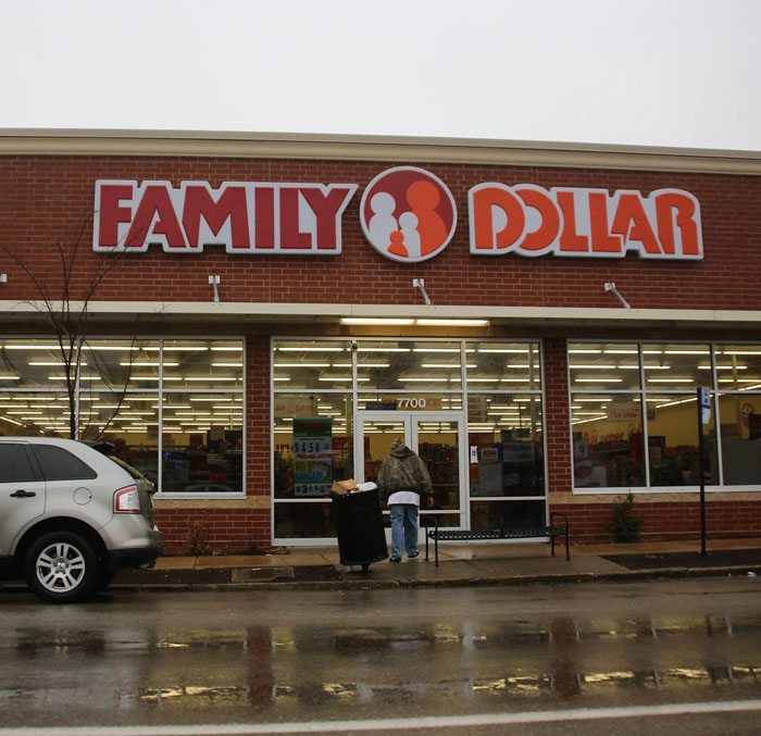 Woman Quits Her Job Interview After Recruiter Says They Can't Pay Her $21/Hour, Sparks A Debate Online Woman Quits Her Job Interview After Recruiter Says They Can't Pay Her $21/Hour, Sparks A Debate Online