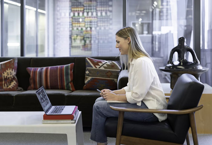 Employee Informs Meeting's Lead She's Using A Breast Pump And Won't Turn On Her Camera But They Insist So She Maliciously Complies Employee Informs Meeting's Lead She's Using A Breast Pump And Won't Turn On Her Camera But They Insist So She Maliciously Complies