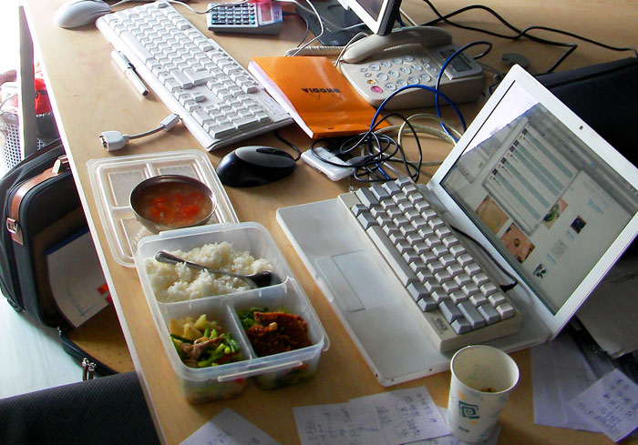 Store Manager Thinks The IT Guy Has No Right To Disrupt Her Lunch Break, Calls His Boss To Report On Him, Gets Fired Herself Instead