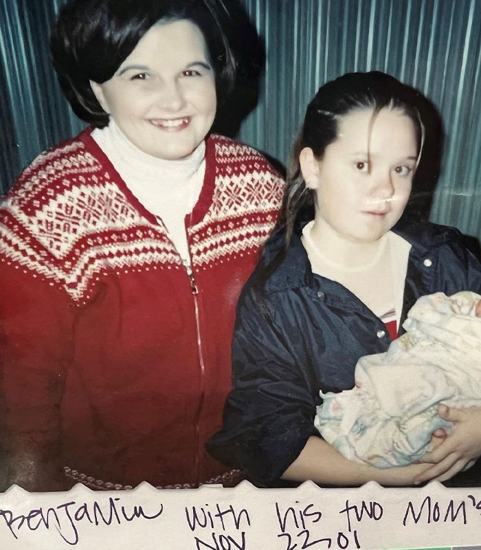 Birth Mom And Son Reunite After 20 Years With The Help Of Social Media, Realize They Work At The Same Place Birth Mom And Son Reunite After 20 Years With The Help Of Social Media, Realize They Work At The Same Place