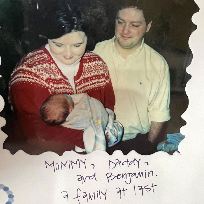 Birth Mom And Son Reunite After 20 Years With The Help Of Social Media, Realize They Work At The Same Place Birth Mom And Son Reunite After 20 Years With The Help Of Social Media, Realize They Work At The Same Place