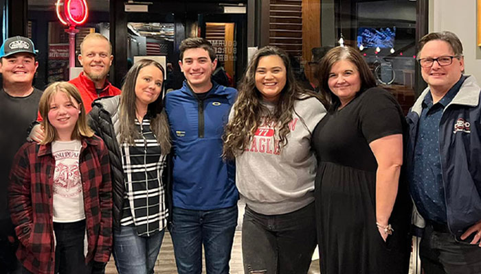 Birth Mom And Son Reunite After 20 Years With The Help Of Social Media, Realize They Work At The Same Place Birth Mom And Son Reunite After 20 Years With The Help Of Social Media, Realize They Work At The Same Place