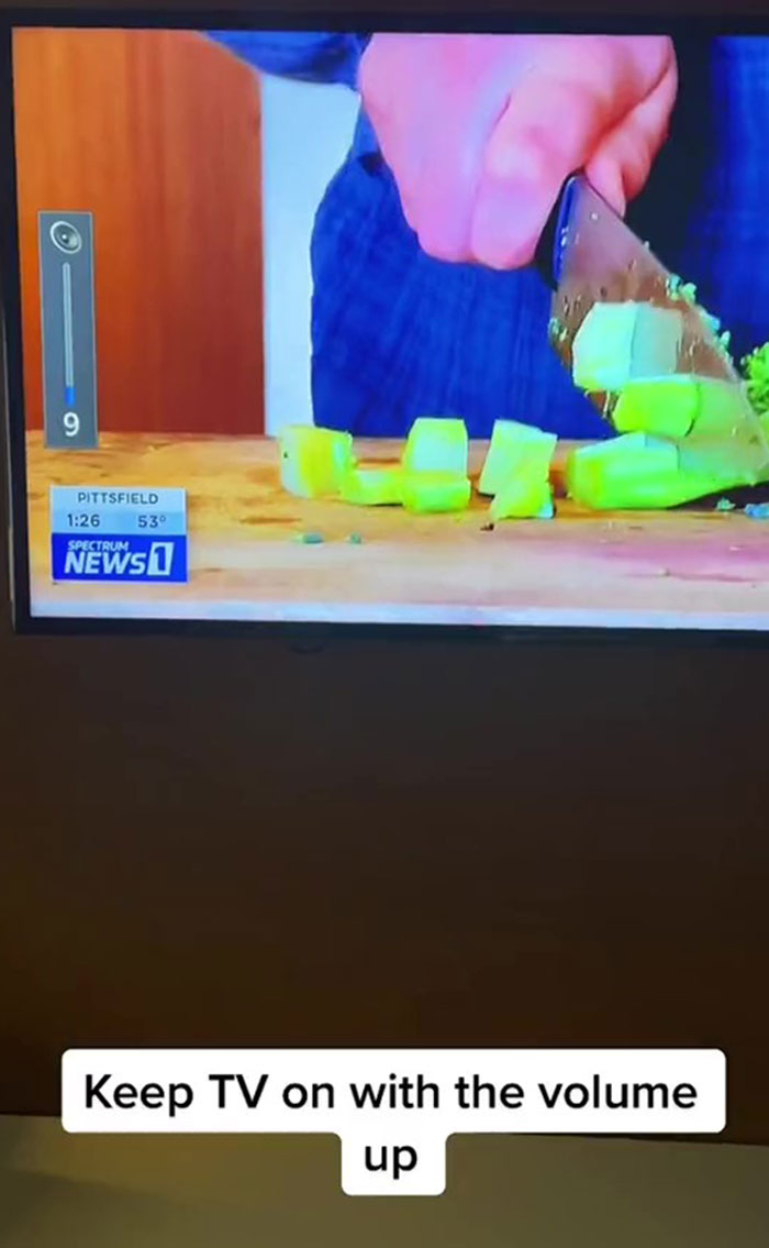 12 Hotel Safety Hacks For Solo Travelers, As Shared By This Flight Attendant