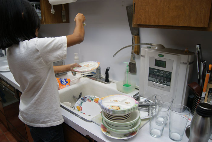 Folks In This Online Group Shared 26 Habits They Picked Up From Working At A Lousy Job