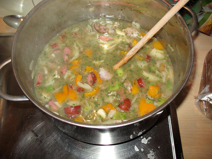 New Neighbor Gets Blasted By Mormon Guests After Dinner As They Discovered That The Sauce He Made Contained Red Wine