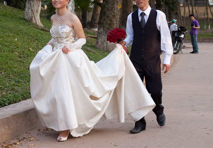 18 Y.O. Leaves Parents&rsquo; Home In Fury After Learning Her Uncle Nearly Became Her Dad, Which Explains Why He Distanced Himself From Them