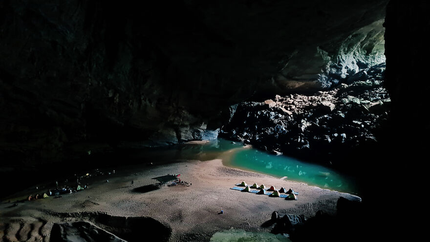 I Explored Sơn Đo&ograve;ng Cave In Vietnam, The Largest Cave In The World