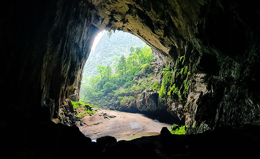 I Explored Sơn Đo&ograve;ng Cave In Vietnam, The Largest Cave In The World