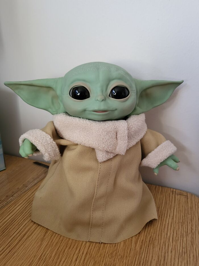 Animated Grogu. Makes 25 Sounds, Eyes, Ears And Arms Move $1.99. Brand New With The Mando Necklace 30-60