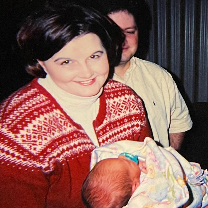 Birth Mom And Son Reunite After 20 Years With The Help Of Social Media, Realize They Work At The Same Place Birth Mom And Son Reunite After 20 Years With The Help Of Social Media, Realize They Work At The Same Place