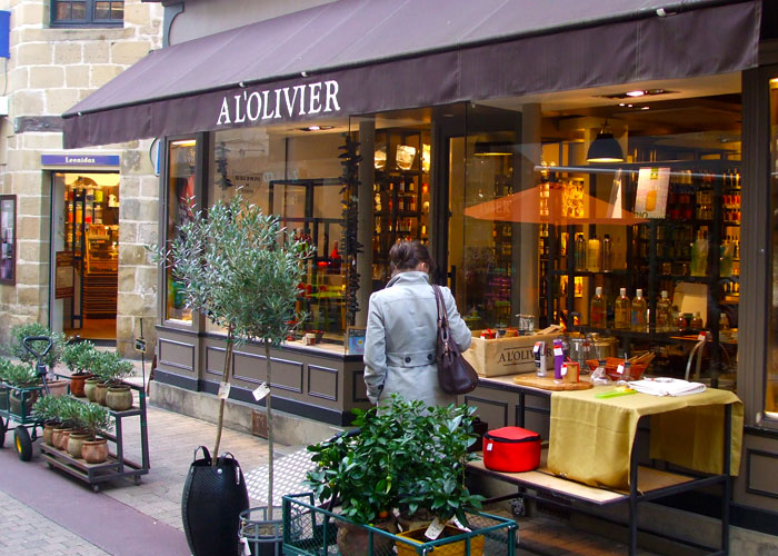 People Share 37 Things You Should Never Do In Their Country