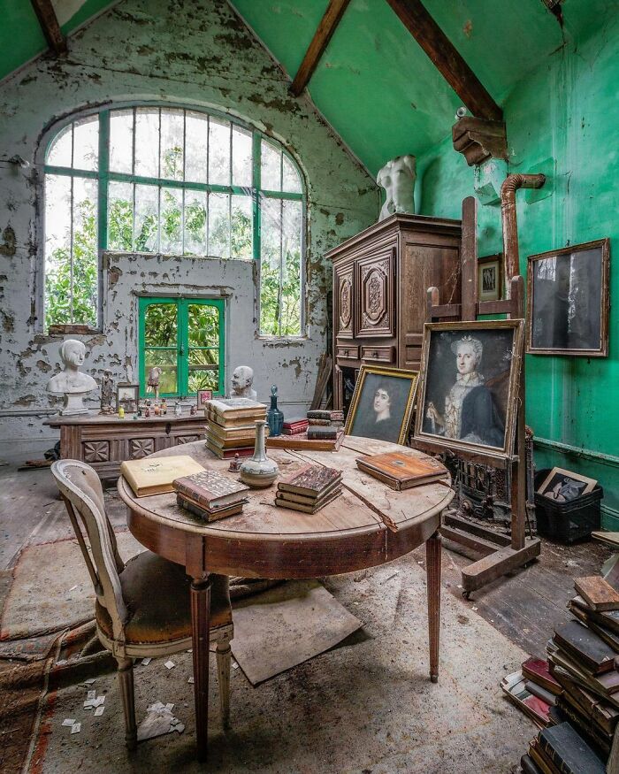 Le Cabinet Des Bustes Artist Studio In An Abandoned French Mansion