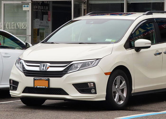 30 Unbelievably Strange Encounters With Random Strangers That These People Just Can't Forget About