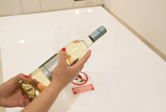 30 Bizarre Situations Women Found Themselves In Because Of Their “Baby Faces”, As Shared In This Online Community