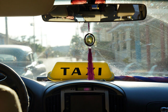 30 Bizarre Situations Women Found Themselves In Because Of Their “Baby Faces”, As Shared In This Online Community