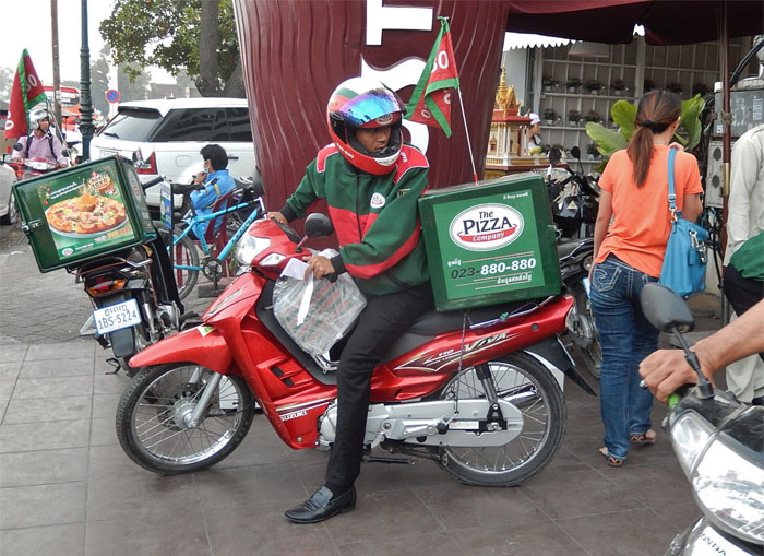 Folks In This Online Group Shared 26 Habits They Picked Up From Working At A Lousy Job