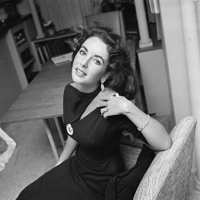 Elizabeth Taylor At Her Beverly Hills Home, 1957