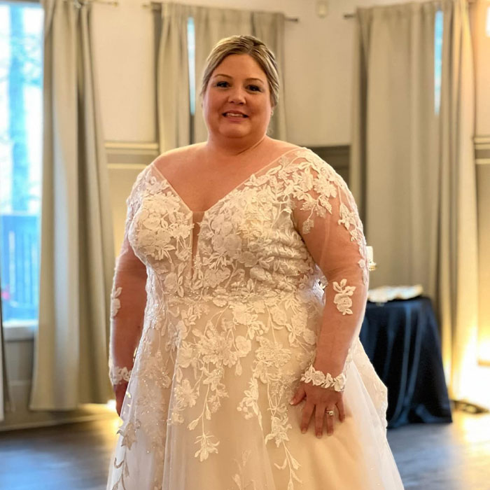 &ldquo;I Want Someone Else To Feel How I Felt&rdquo;: Woman Gives Away Her $3,000 Dress To Bride Who Couldn&rsquo;t Afford One