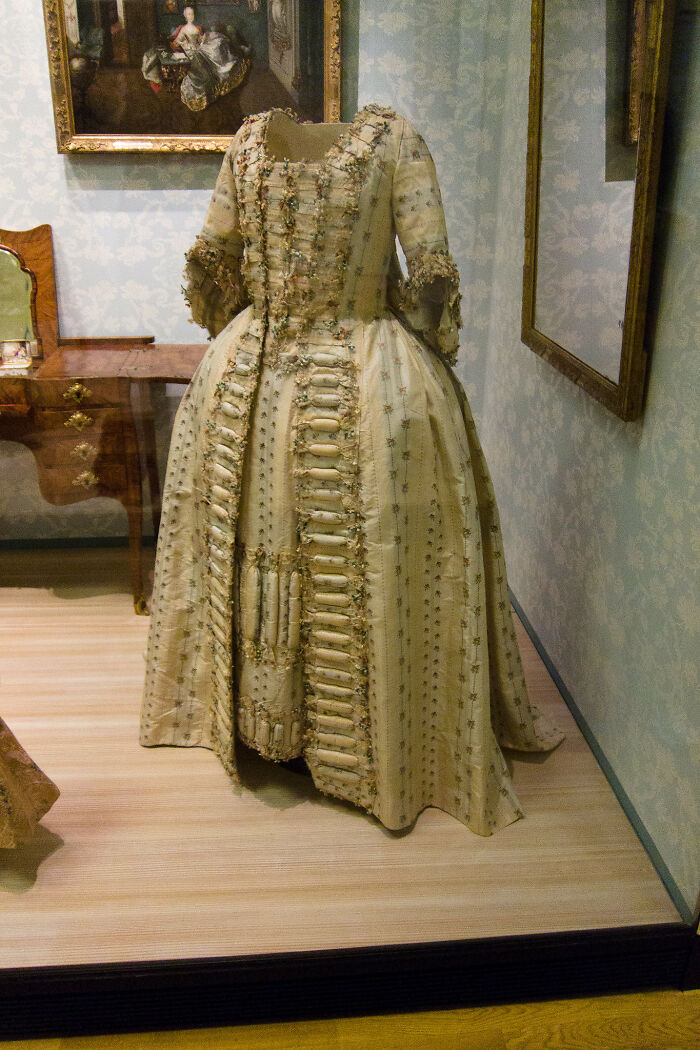 30 Bizarre Situations Women Found Themselves In Because Of Their “Baby Faces”, As Shared In This Online Community