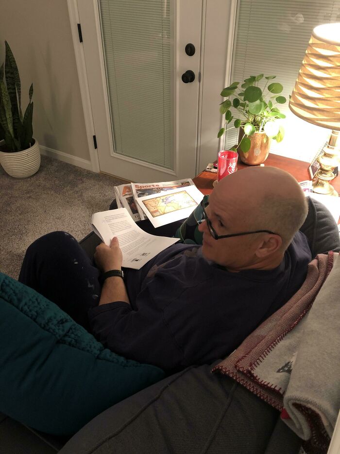 Le dije a mi papá que había comprado el juego "Risk" y que quería jugar con él. Dijo que nunca había jugado. Me presenté en su casa y lo encontré con planes de batalla y estrategias de mapas impresos