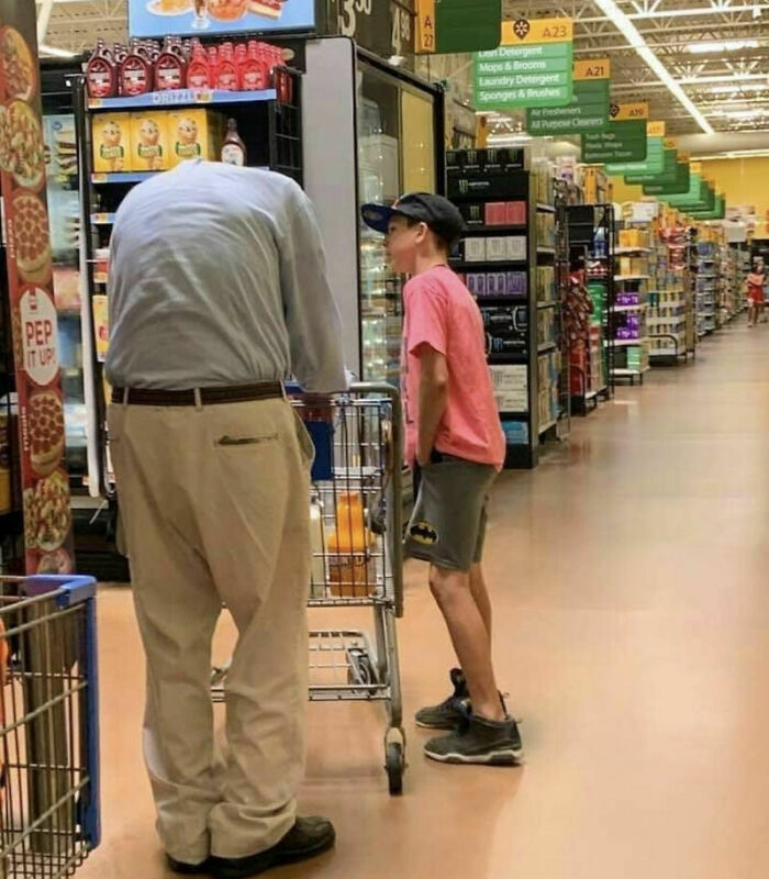 This Child Saw An Elderly Man Having Trouble Shopping, Due To An Immobile Neck