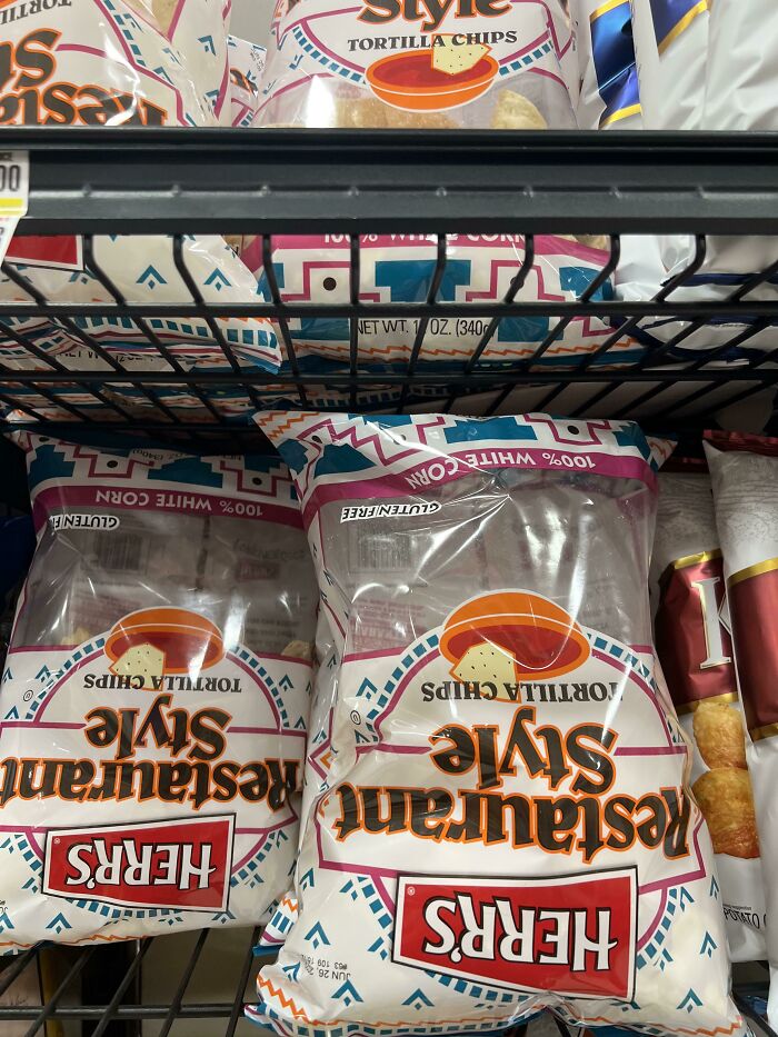 A veces me gusta dar la vuelta a las patatas fritas en los estantes de la tienda