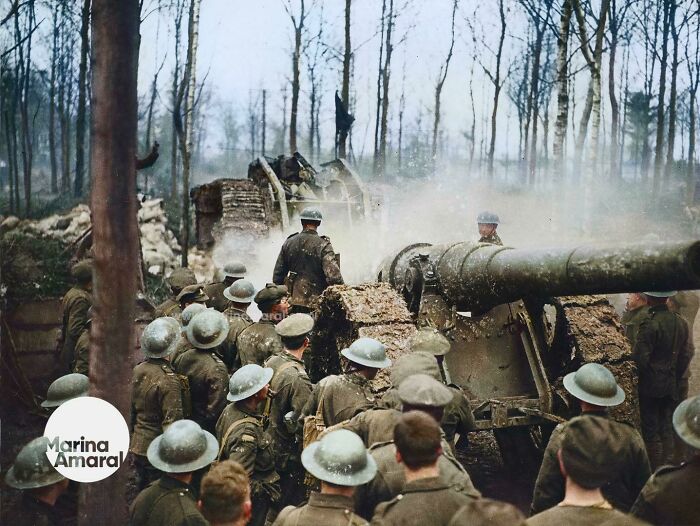 Tommies Observing The Arrival Of Weaponry Of The British Army, In The Surroundings Of Cambrai, France, In December 1917.