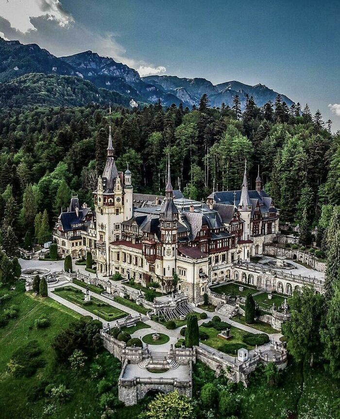 Peleș Castle - Carpathian Mountains - Sinaia, Romania