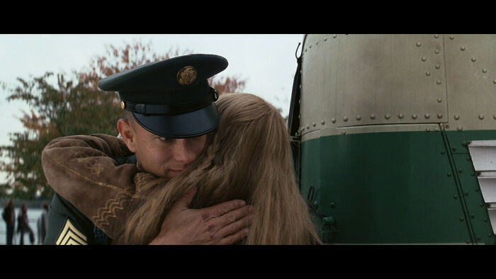 Forrest Gump (1994). Forrest's Hand Is Bruised From The Punching Jennifer's Crush The Night Before