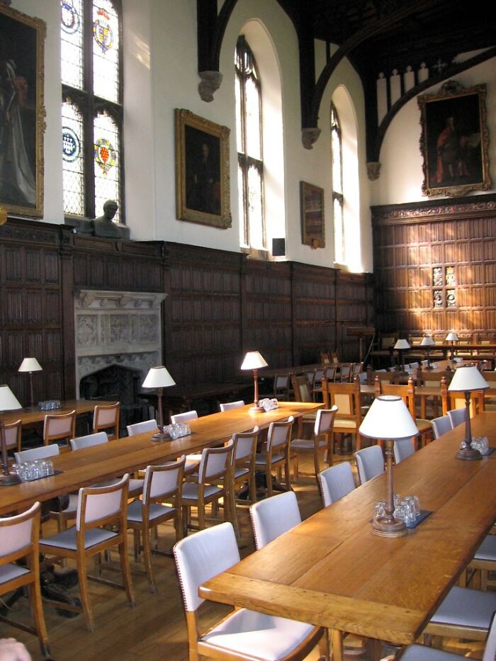 30 Bizarre Situations Women Found Themselves In Because Of Their “Baby Faces”, As Shared In This Online Community