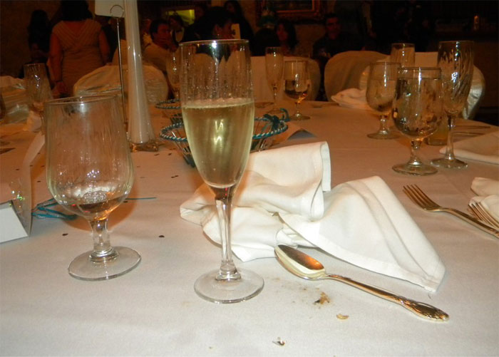 Folks In This Online Group Shared 26 Habits They Picked Up From Working At A Lousy Job