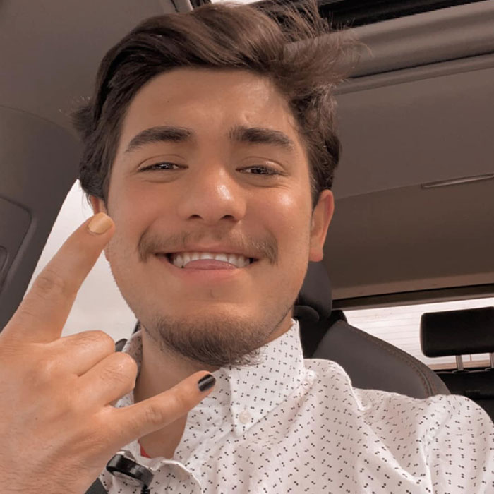 Birth Mom And Son Reunite After 20 Years With The Help Of Social Media, Realize They Work At The Same Place Birth Mom And Son Reunite After 20 Years With The Help Of Social Media, Realize They Work At The Same Place