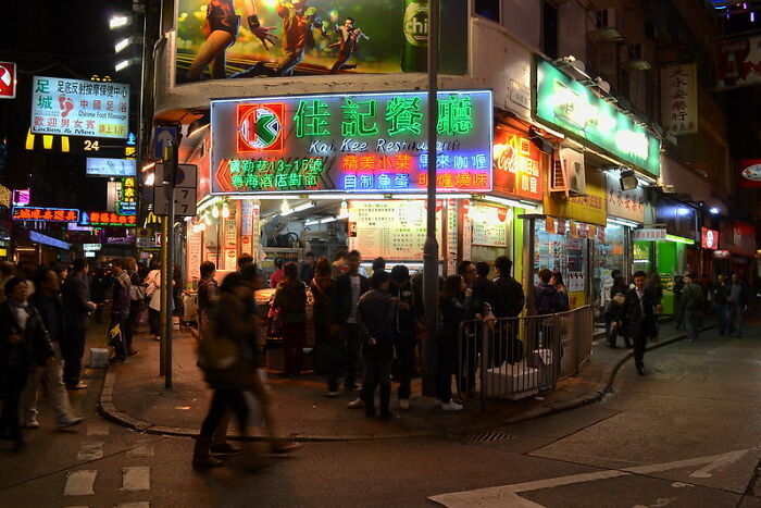 30 Bizarre Situations Women Found Themselves In Because Of Their “Baby Faces”, As Shared In This Online Community