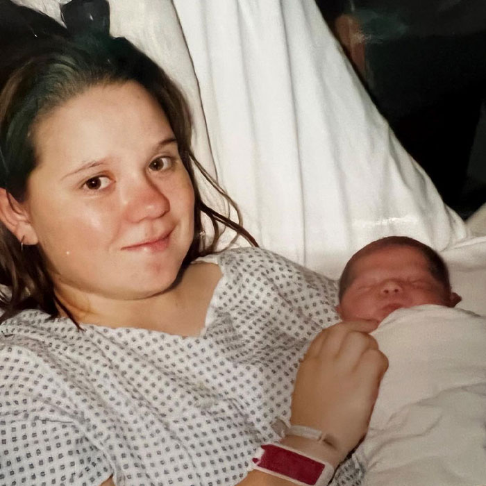 Birth Mom And Son Reunite After 20 Years With The Help Of Social Media, Realize They Work At The Same Place Birth Mom And Son Reunite After 20 Years With The Help Of Social Media, Realize They Work At The Same Place