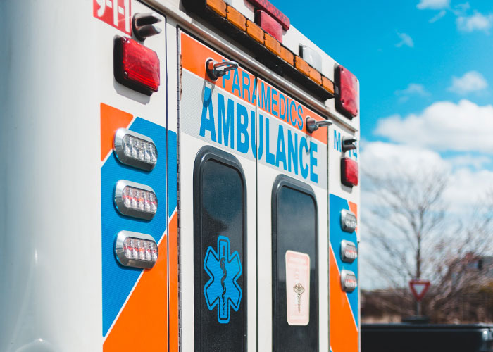 911 Operators Share The Funny And Wild Calls They Couldn't Take With A Straight Face