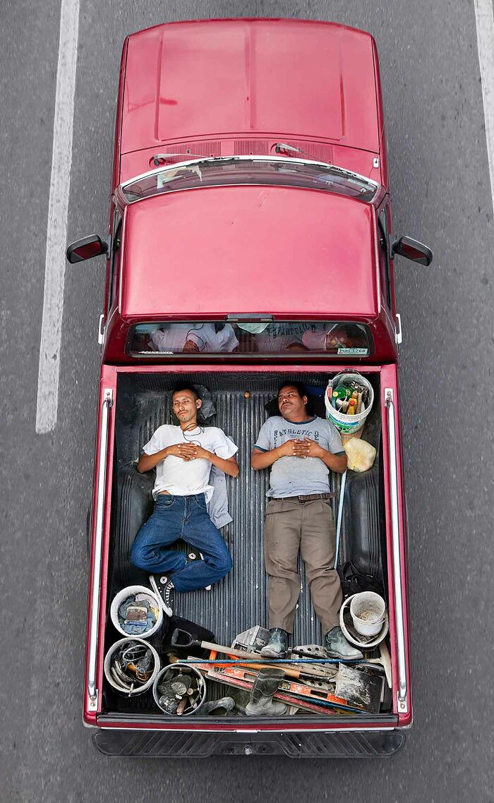 Photographer Takes Aerial Photos Of Daily Commuters Around Mexico In His Series “Carpoolers” (30 Pics)