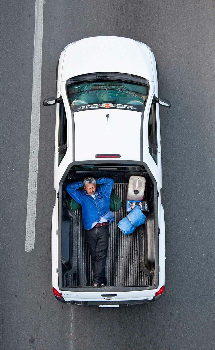 Photographer Takes Aerial Photos Of Daily Commuters Around Mexico In His Series “Carpoolers” (30 Pics)