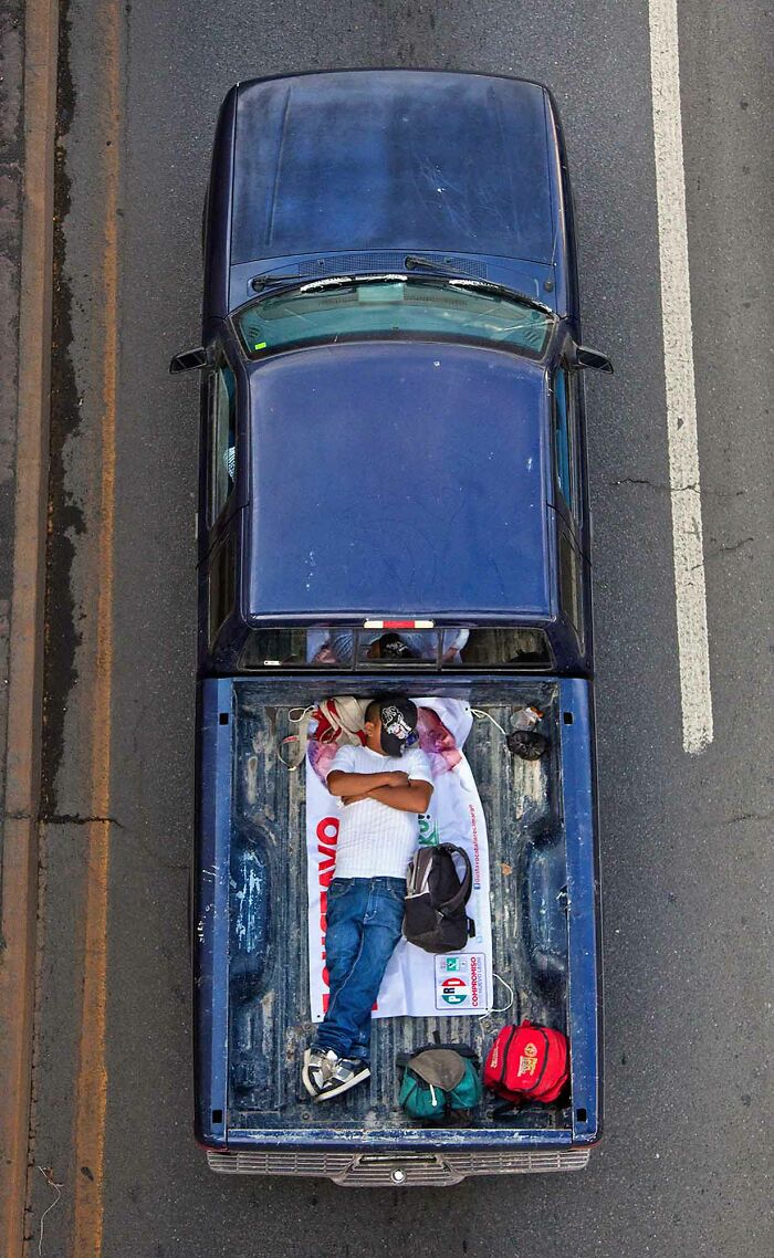 Photographer Takes Aerial Photos Of Daily Commuters Around Mexico In His Series “Carpoolers” (30 Pics)