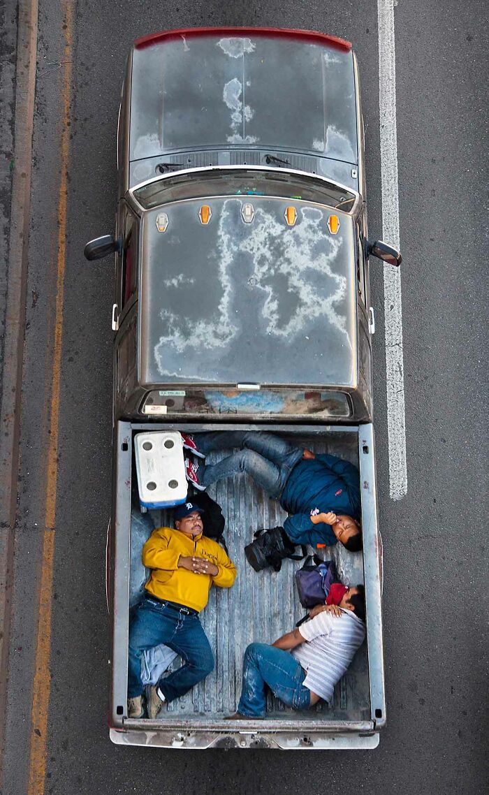 Photographer Takes Aerial Photos Of Daily Commuters Around Mexico In His Series “Carpoolers” (30 Pics)