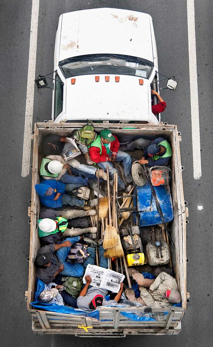 Photographer Takes Aerial Photos Of Daily Commuters Around Mexico In His Series “Carpoolers” (30 Pics)