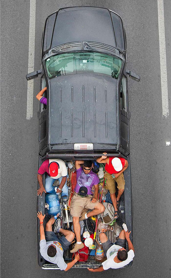Photographer Takes Aerial Photos Of Daily Commuters Around Mexico In His Series “Carpoolers” (30 Pics)