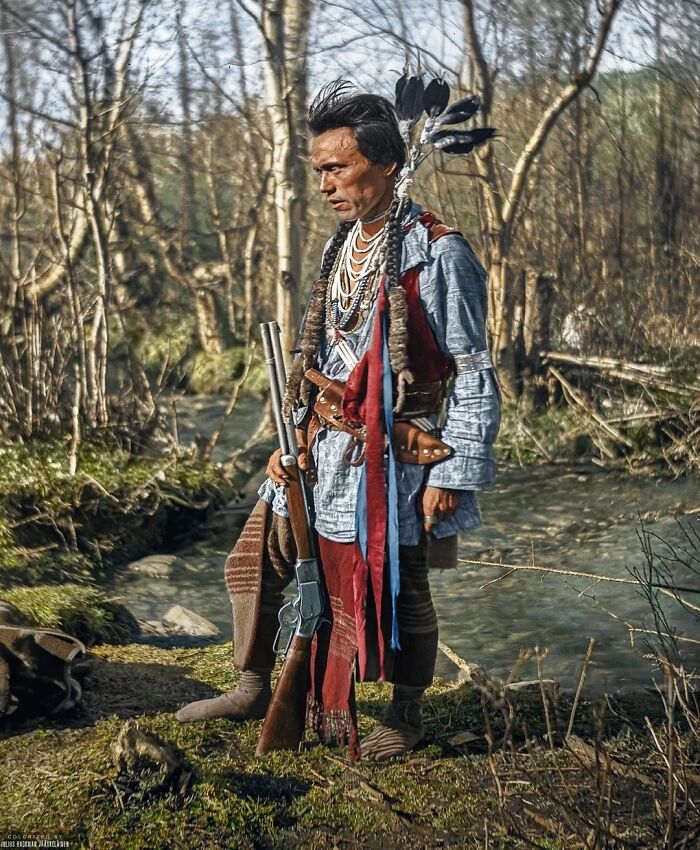 Nicoli (Pix-On-Che-La-Hoit) de los pueblos nativos americanos salish fotografiados por Edward H. Boos en la reserva india de Flathead, Montana occidental, en 1905