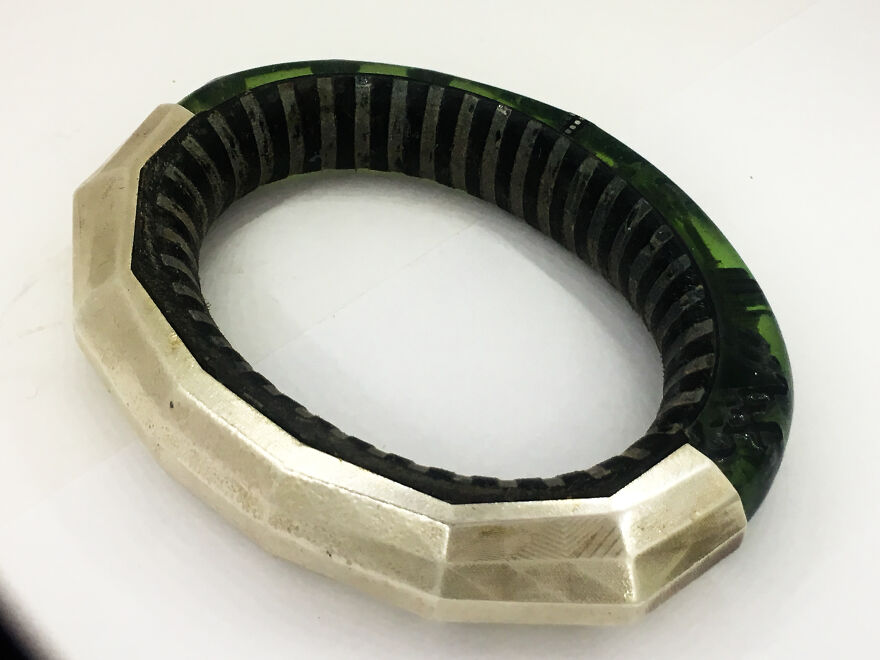 Concept: Emotional Political Jewelry By Orion Ivliev Concept: Emotional Political Jewelry By Orion Ivliev
