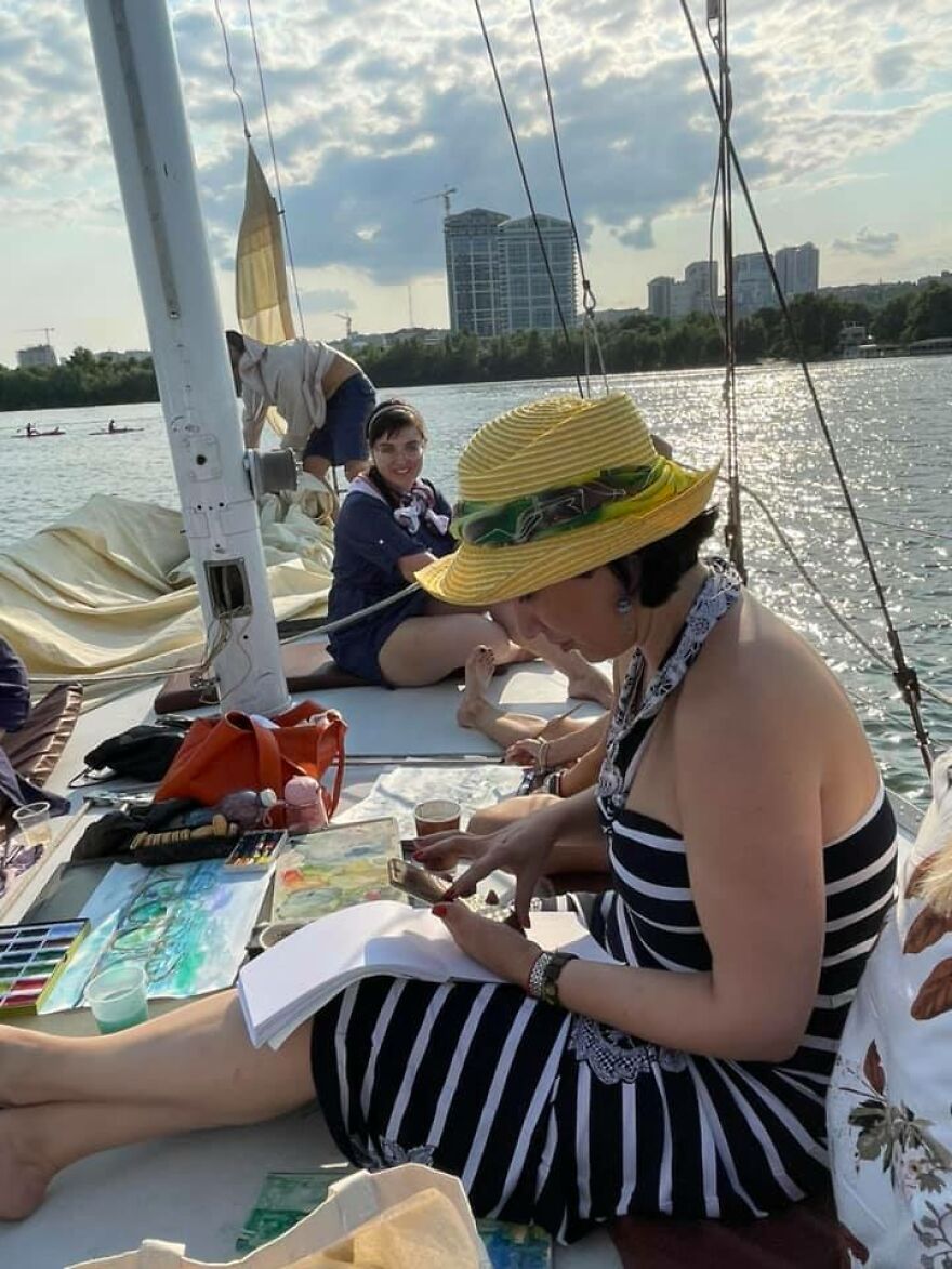 You Can Meet This Artist In Any Of The Cafes In Europe, She Sits With A Cup Of Coffee And Draws