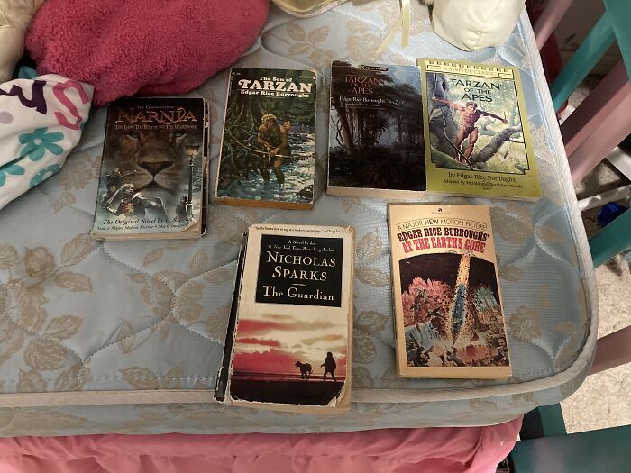 I’m A Book Worm 😳😔.