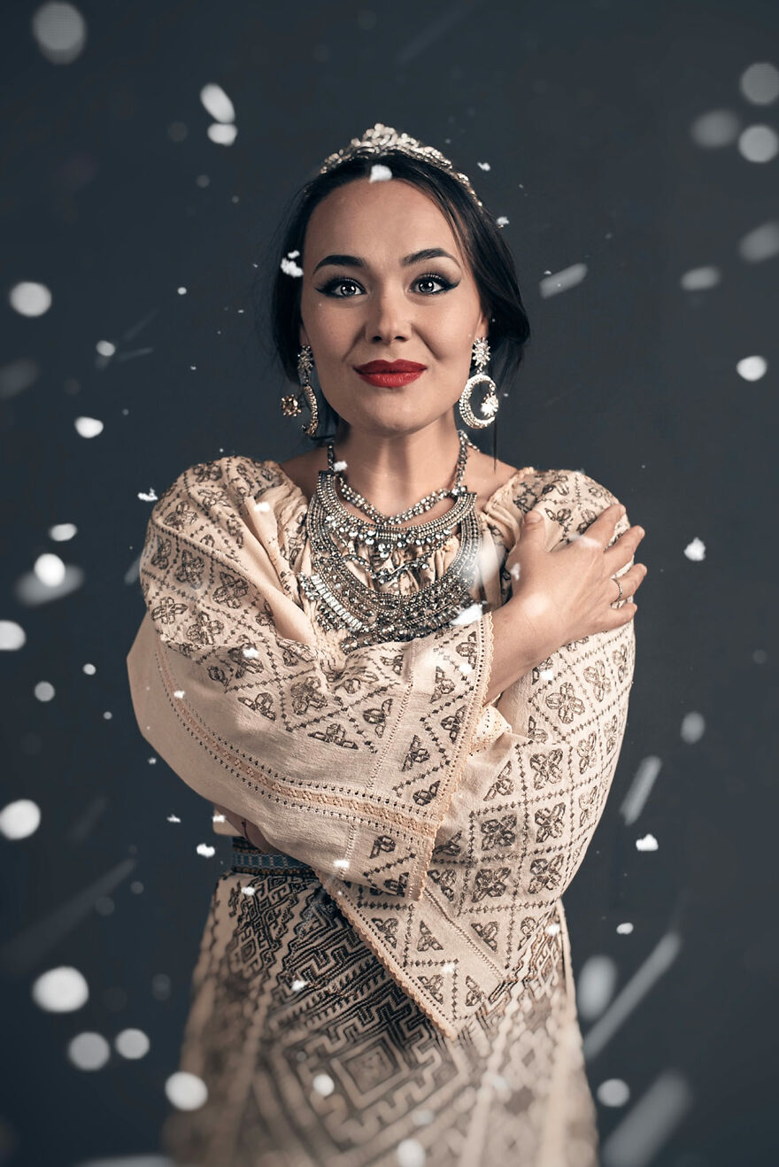 "Seasons - My Life As A Dream": A Celebration Of The Traditional Romanian Blouse, Ia (19 Pics)